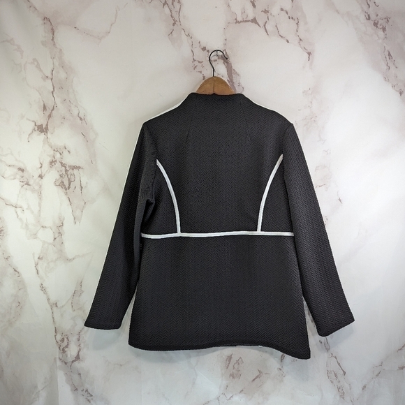 Chicos Zenergy Jacket Womens Medium 1 Black White Textured Knit Zip - Picture 5 of 13